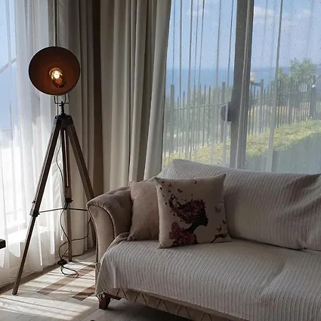 فيلة Sunny House Izgrev بالشيك