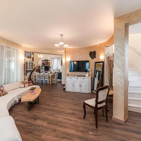 Sunny House Izgrev Villa Baltjik