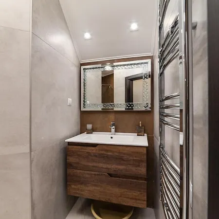 فيلة Sunny House Izgrev بالشيك