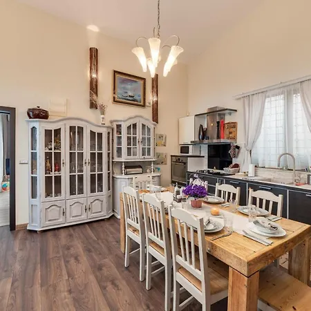 Sunny House Izgrev בלצ'יק