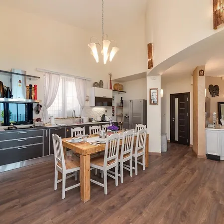 Βίλα Sunny House Izgrev