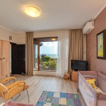 וילה Sunny House Izgrev